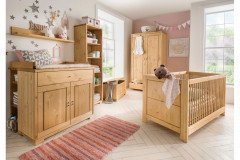 Vita von Wohnglücklich - Schlafzimmer weiß Kiefernholz