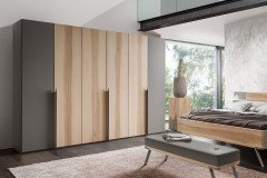 Para-sleeping von Thielemeyer - Kleiderschrank 6-türig Kristallbuche - Lack fango