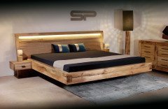 Travi von Sprenger Möbel - Bett Sumpfeiche mit leicht geschrägtem Kopfteil