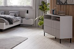 Nektarius-sleeping von Forte - Kommode secret grey mit vertikaler Rillenstruktur